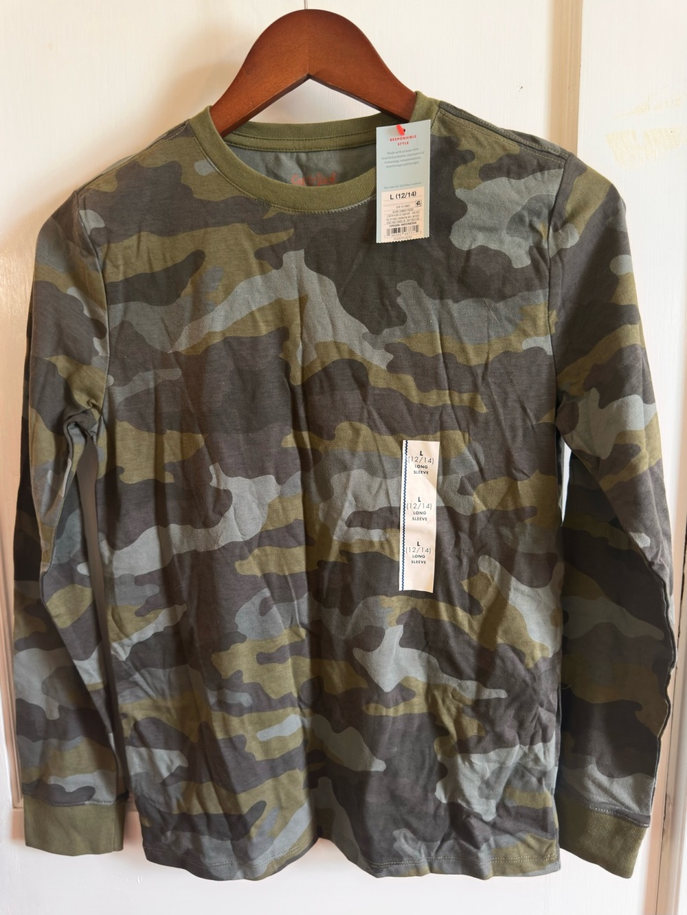 NWT Cat & Jack boys' long-sleeve t-shirt in Olive Camo